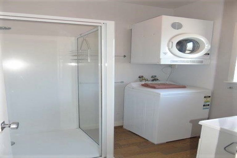 Photo of property in 12 Edge Hill, Mount Victoria, Wellington, 6011