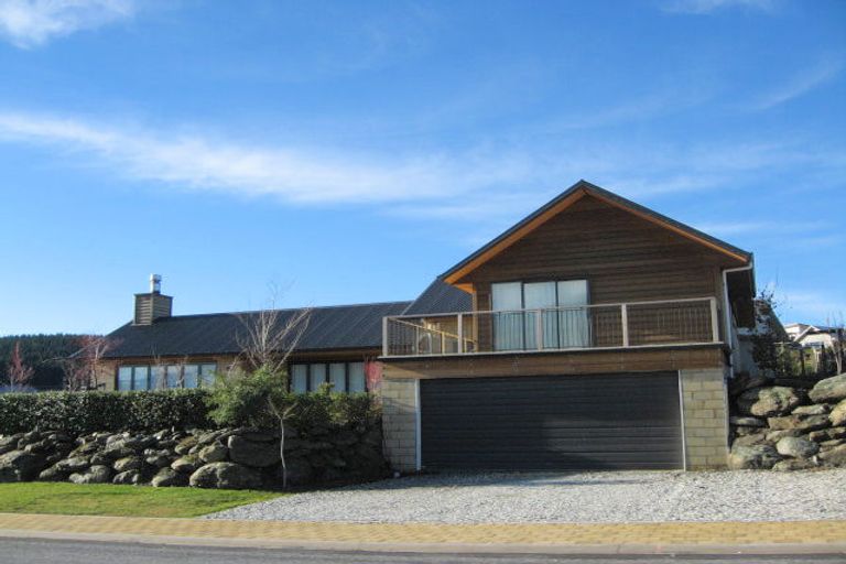 Photo of property in 2 Bob Lee Place, Wanaka, 9305