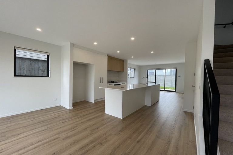 Photo of property in 6 Viridian Avenue, Rosehill, Papakura, 2113