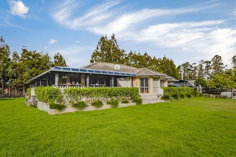 Photo of property in 278 Boord Crescent, Kumeu, 0891