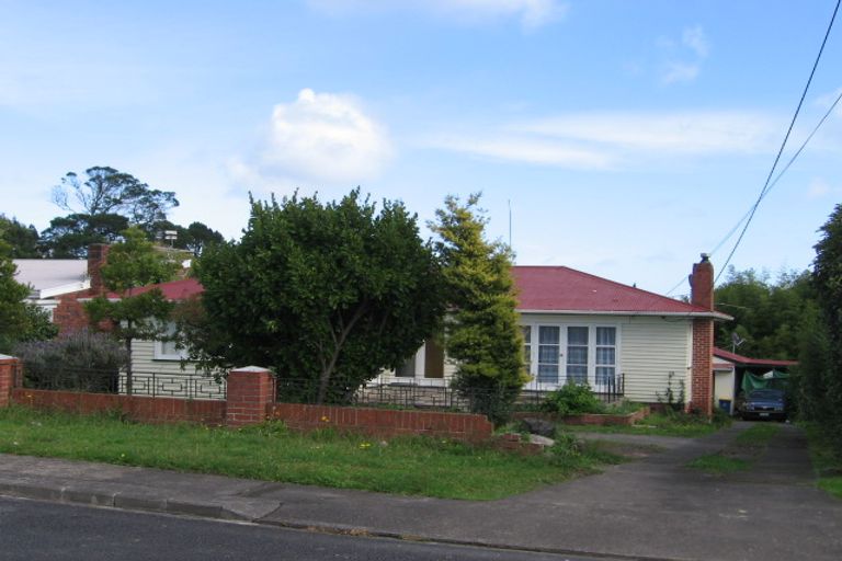 Photo of property in 22 Kingdale Road, Henderson, Auckland, 0610