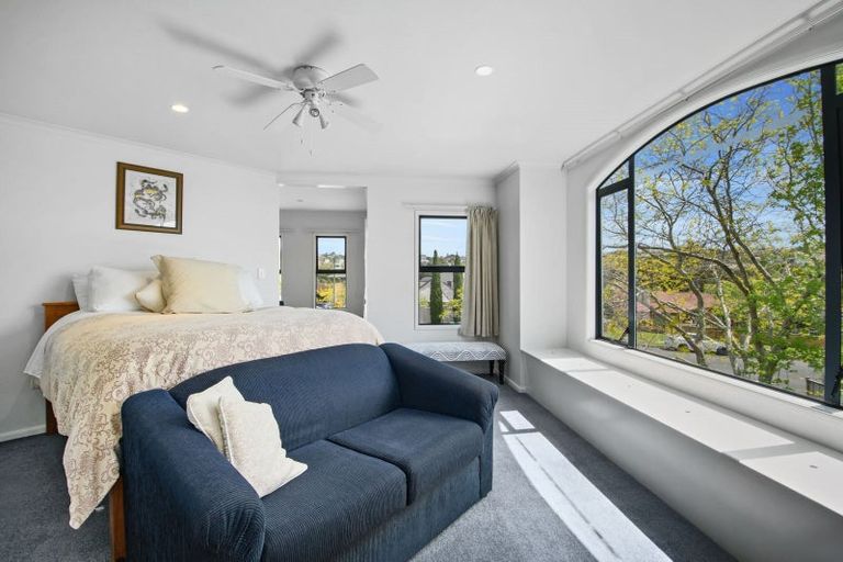 Photo of property in 11 Rosetti Rise, West Harbour, Auckland, 0618