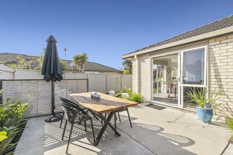 Photo of property in 12 Araroa Place, Papamoa Beach, Papamoa, 3118