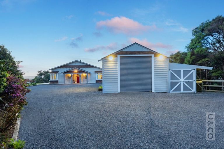 Photo of property in 10 Kaipara View Road, Helensville, 0875