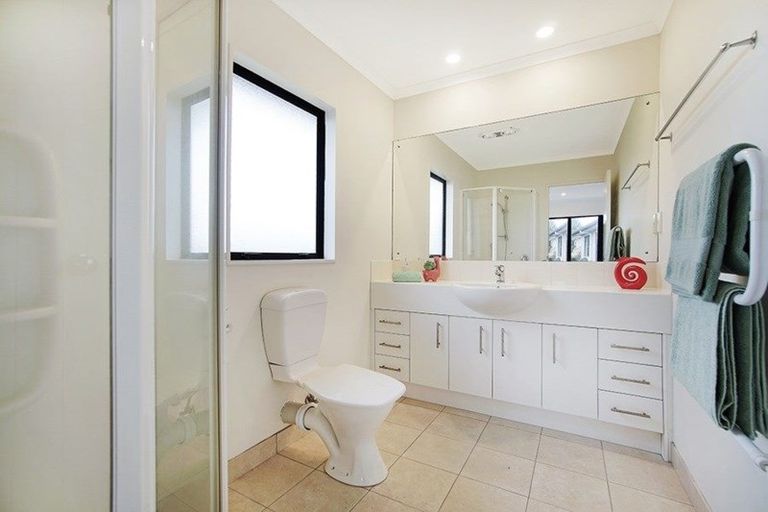 Photo of property in 20 Speyside Crescent, Flat Bush, Auckland, 2016