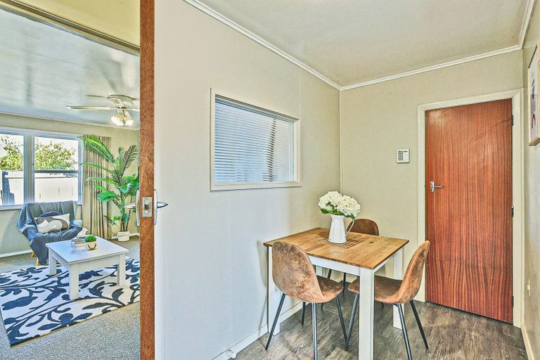 Photo of property in 2/65 Middle Road, Havelock North, 4130