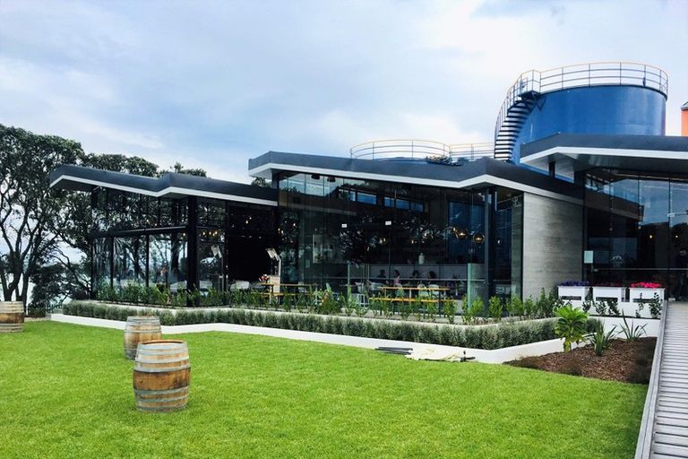 Photo of property in 1/104 Mokoia Road, Birkenhead, Auckland, 0626