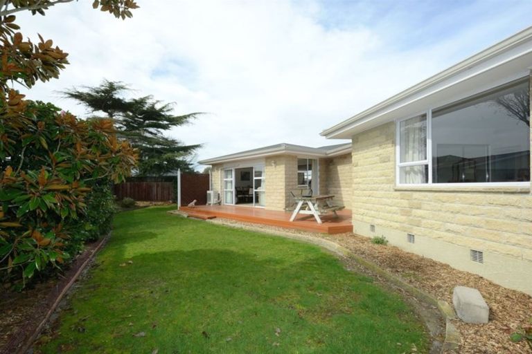 Photo of property in 17 Thurso Place, New Brighton, Christchurch, 8083