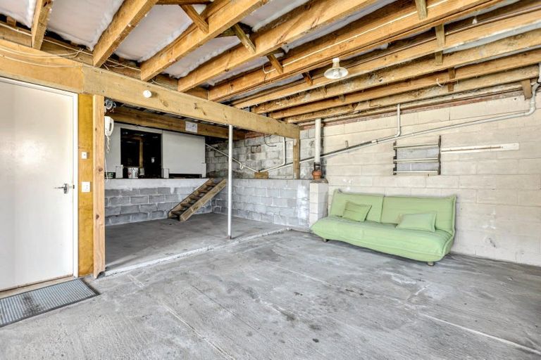 Photo of property in 6 Rospeath Crescent, Spotswood, New Plymouth, 4310