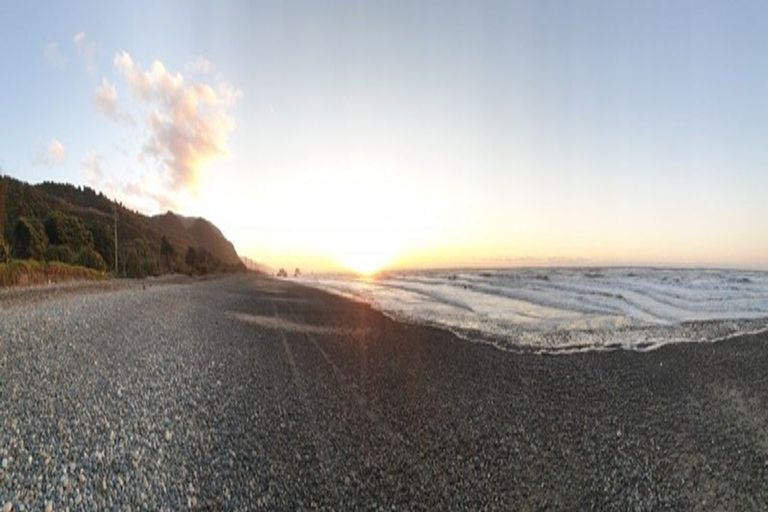 Photo of property in 4 Main Rd Ngakawau, Ngakawau, 7824