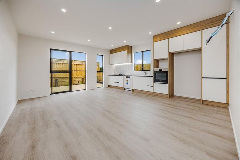 Photo of property in 14 Ihi Place, Karaka, 2578