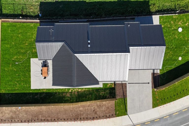 Photo of property in 100 Waipunahau Road, Waikanae, 5036