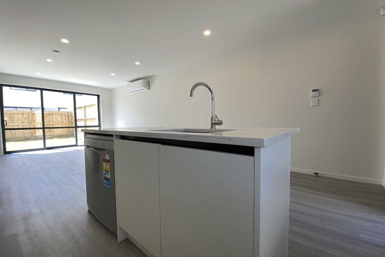 Photo of property in 49 Clay Works Lane, New Lynn, 0600