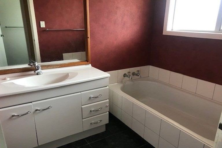 Photo of property in 35 Glendale Drive, Dinsdale, Hamilton, 3204