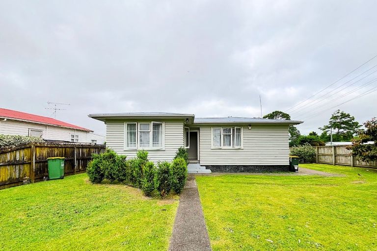 Photo of property in 12a Waiari Road, Conifer Grove, Takanini, 2112
