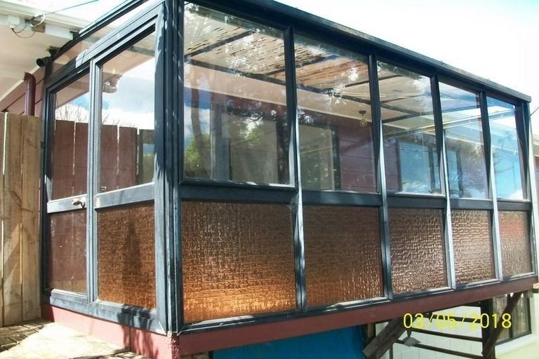 Photo of property in 2/19a Ribblesdale Road, Henderson, Auckland, 0612