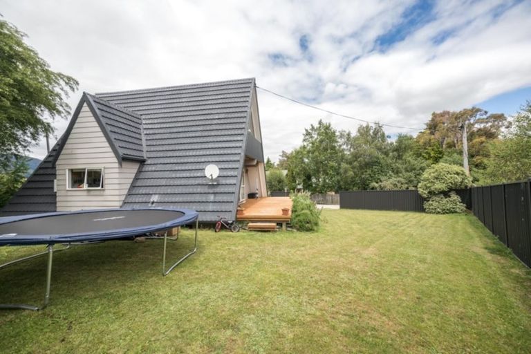 Photo of property in 35 Lakeview Terrace, Lake Hawea, Wanaka, 9382