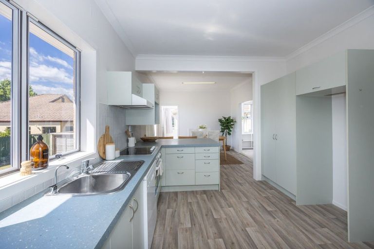 Photo of property in 22 Forest Lake Road, Forest Lake, Hamilton, 3200