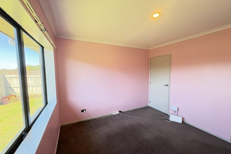 Photo of property in 53 Makora Road, Massey, Auckland, 0614