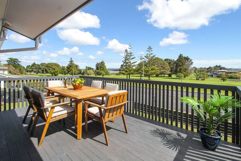 Photo of property in 3 Stella Drive, Clarks Beach, 2122