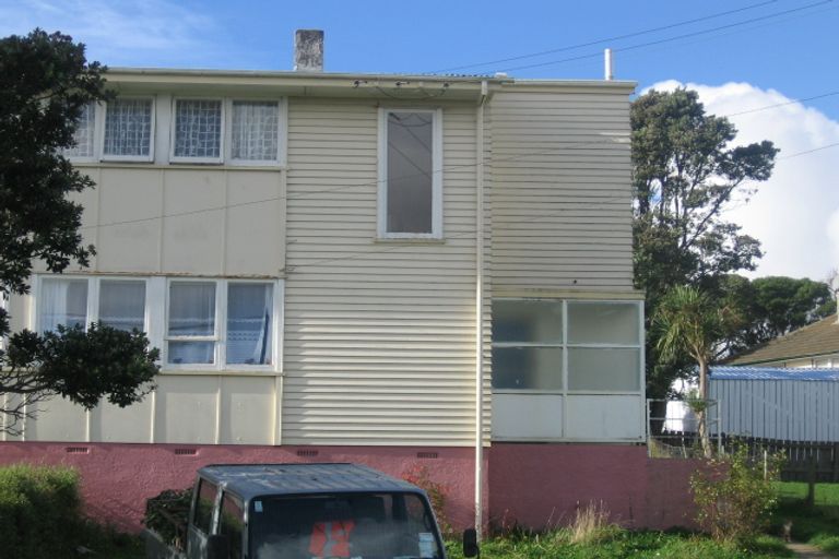 Photo of property in 33a-b Aberfeldy Street, Cannons Creek, Porirua, 5024