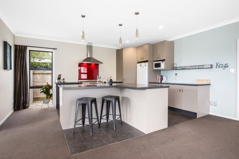 Photo of property in 102 Te Puia Drive, Aotea, Porirua, 5024