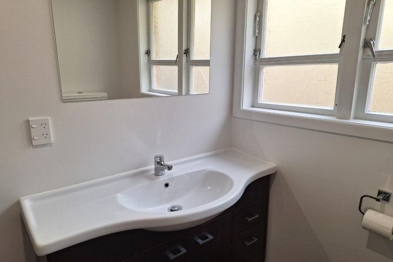 Photo of property in 33b Findlay Street, Moturoa, New Plymouth, 4310