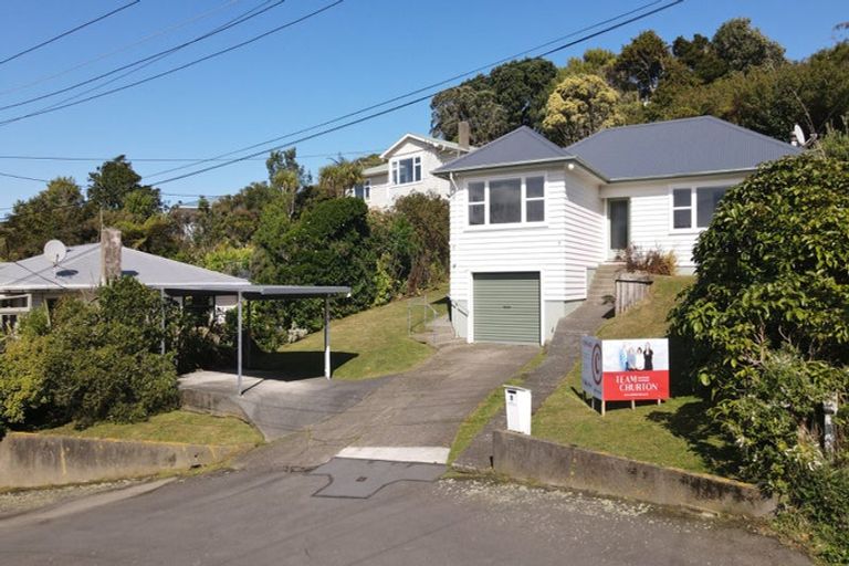 Photo of property in 1 Broderick Crescent, Johnsonville, Wellington, 6037