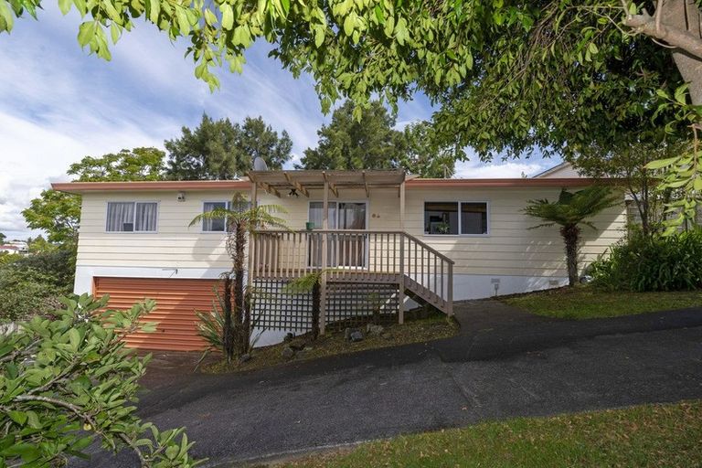 Photo of property in 15 Worthington Place, West Harbour, Auckland, 0618