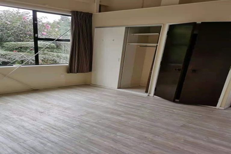 Photo of property in 46 Glen Vista Place, Bayview, Auckland, 0629