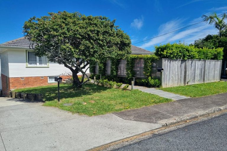 Photo of property in 1 Selwyn Crescent, Forrest Hill, Auckland, 0620