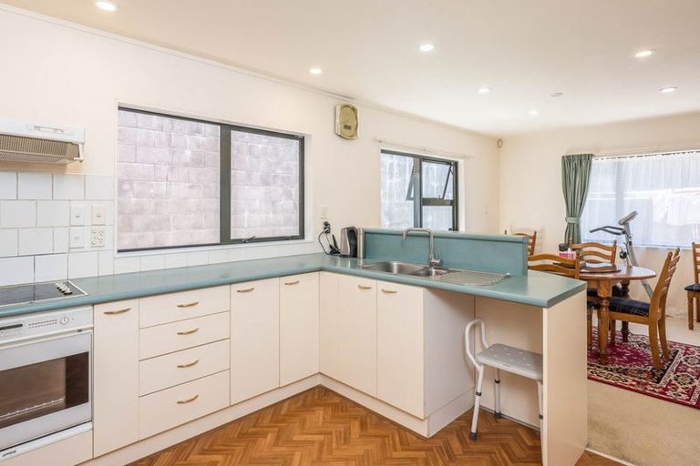 Photo of property in 5a Waiwera Crescent, Maupuia, Wellington, 6022