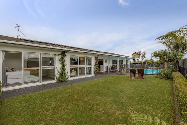 Photo of property in 23 Featherston Street, Levin, 5510