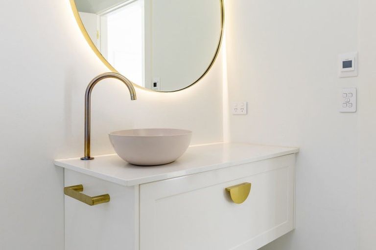 Photo of property in 13 Lochinvar Lane, Acacia Bay, Taupo, 3385