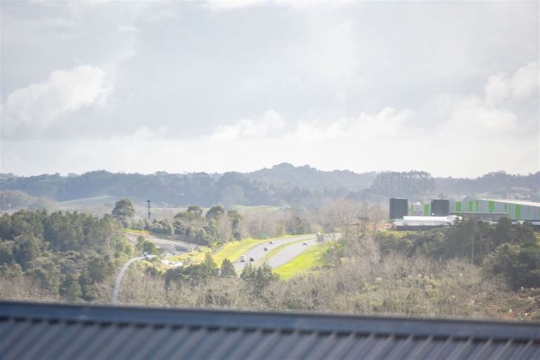 Photo of property in 14 Pohewa Road, Silverdale, 0932