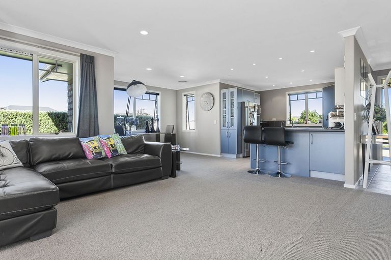 Photo of property in 2 Tulip Drive, Cambridge, 3434