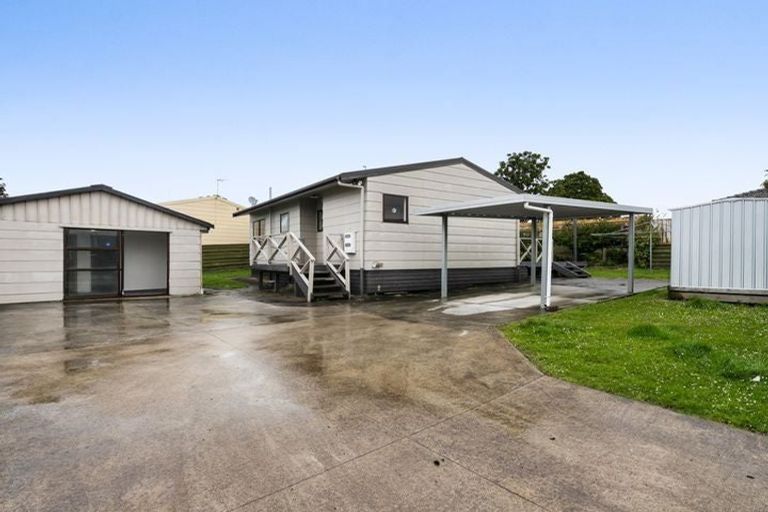 Photo of property in 2/9 Maplesden Drive, Clendon Park, Auckland, 2103
