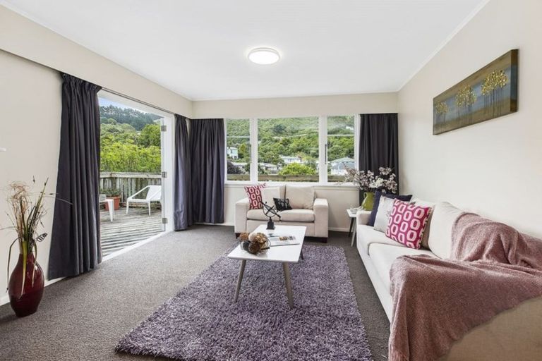 Photo of property in 31 Olivia Crescent, Tawa, Wellington, 5028