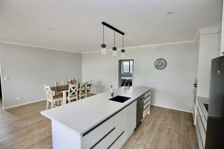 Photo of property in 1 Vanita Drive, Whitianga, 3510