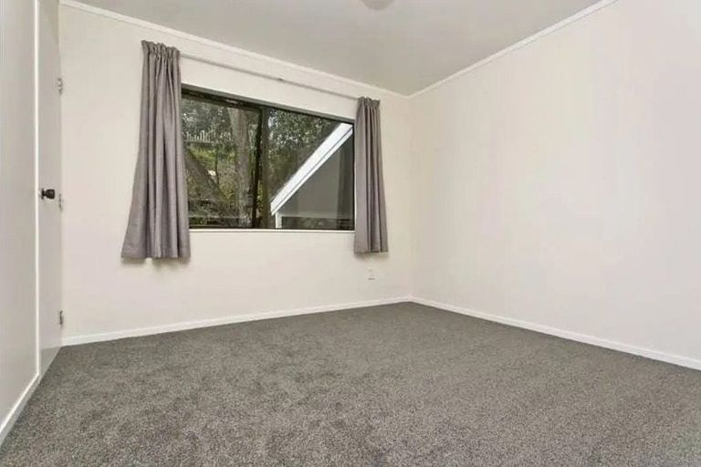 Photo of property in 2/2 Woodall Place, Totara Vale, Auckland, 0627