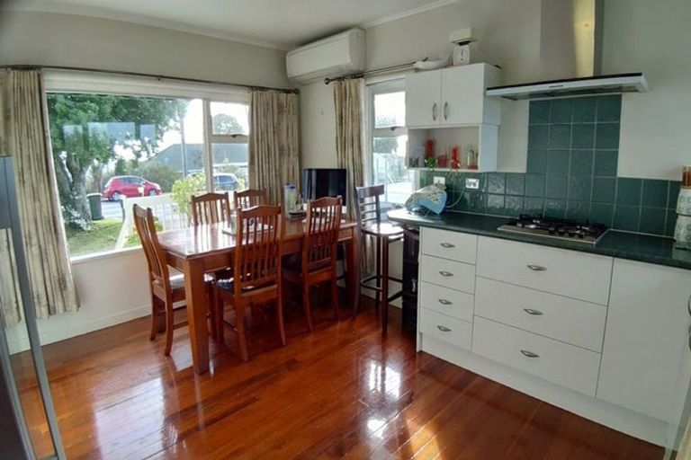 Photo of property in 1/22 Knights Road, Rothesay Bay, Auckland, 0630