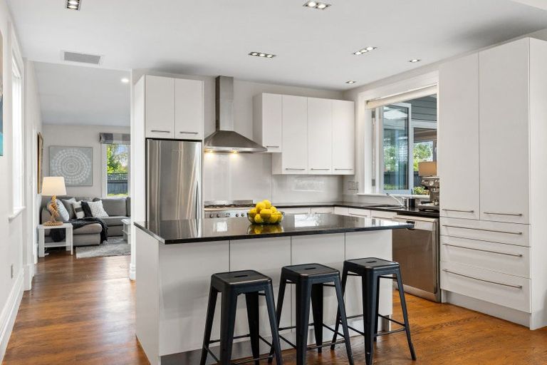 Photo of property in 90 Hawthorne Street, Strowan, Christchurch, 8052