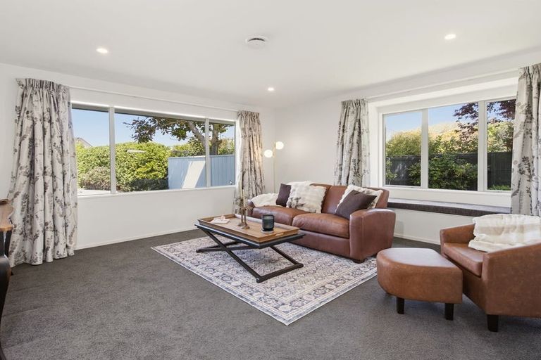 Photo of property in 10 Linkwater Way, Parklands, Christchurch, 8083