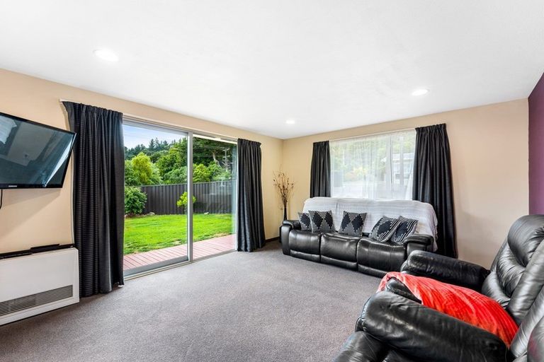 Photo of property in 17 Zeala Grove, Stokes Valley, Lower Hutt, 5019