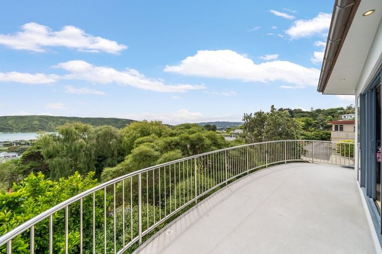 Photo of property in 8a Kiriwai Road, Paremata, Porirua, 5024