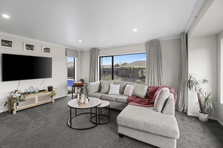 Photo of property in 28 Madison Street, Cambridge, 3434