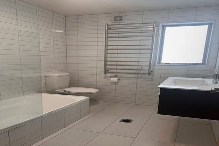 Photo of property in 10/3 Severn Street, Island Bay, Wellington, 6023