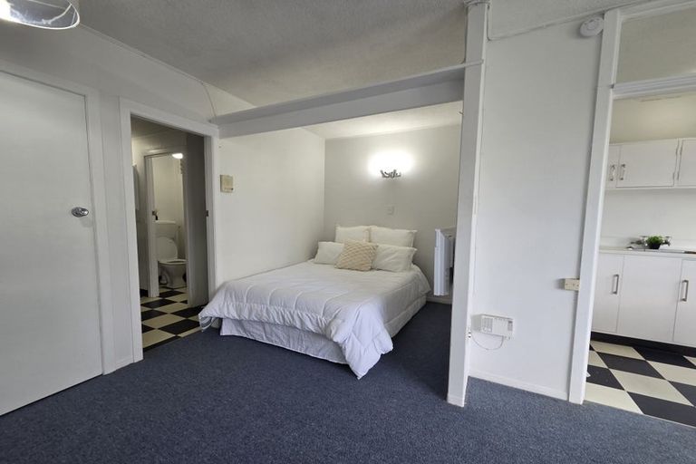 Photo of property in Churchill Flats, 213 The Terrace, Wellington Central, Wellington, 6011