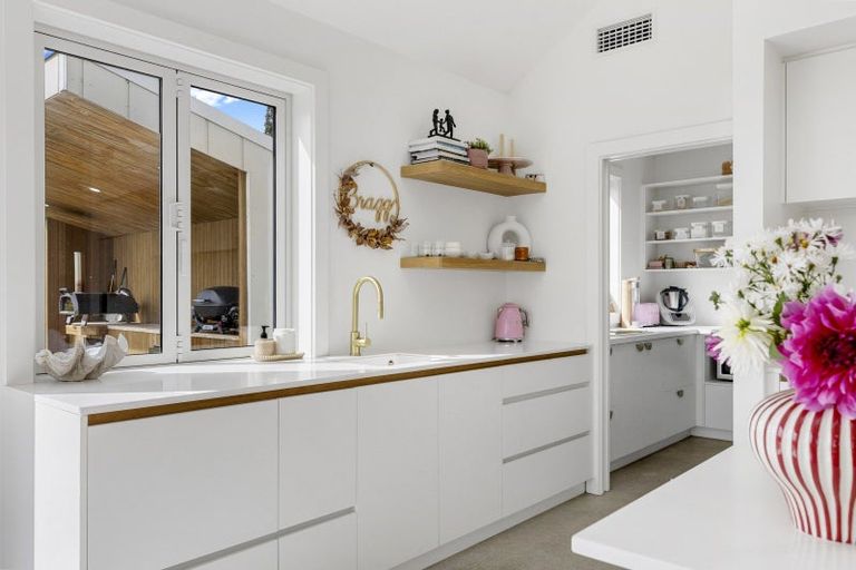 Photo of property in 13 Lochinvar Lane, Acacia Bay, Taupo, 3385