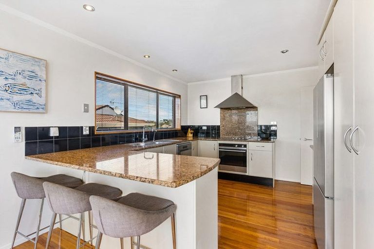 Photo of property in 8 Pounamu Place, Shelly Park, Auckland, 2014